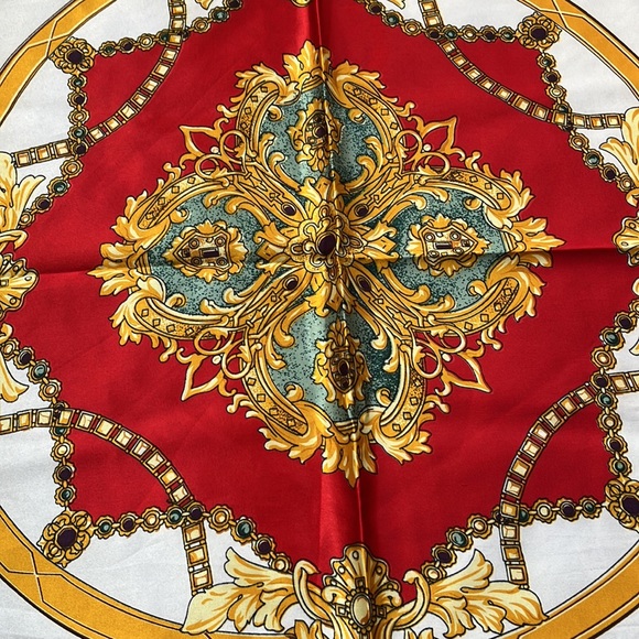 Back On 74 Scarf Square gold and red chain New Instant Upgrade - Picture 7 of 10